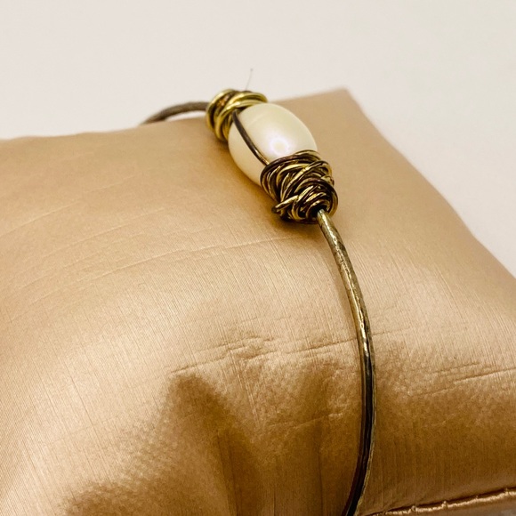 EUC Custom Made Twisted Wire Pearl Bracelet - Picture 8 of 14